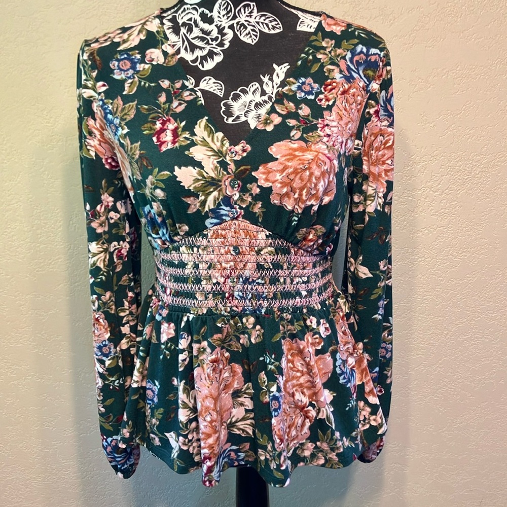 BOHEMIAN FLORAL FRENZY SM MAURICES STRETCHY BUTTON DETAILED TOP
